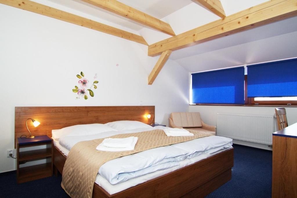 Hotel Pod Sluncem Třebíz Exteriör bild