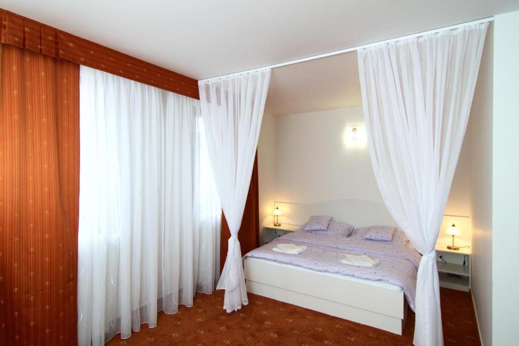 Hotel Pod Sluncem Třebíz Rum bild